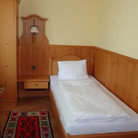 Hotel Restaurant - Haeuserl Im Wald 3*