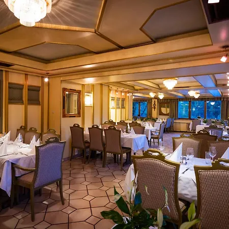 Hotel Restaurant - Haeuserl Im Wald